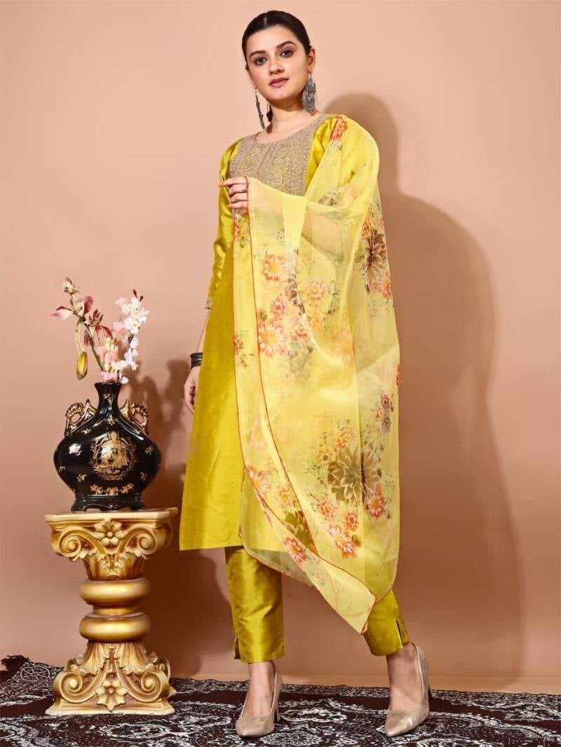 Punjabi Collection "Astany" - Jaune paille