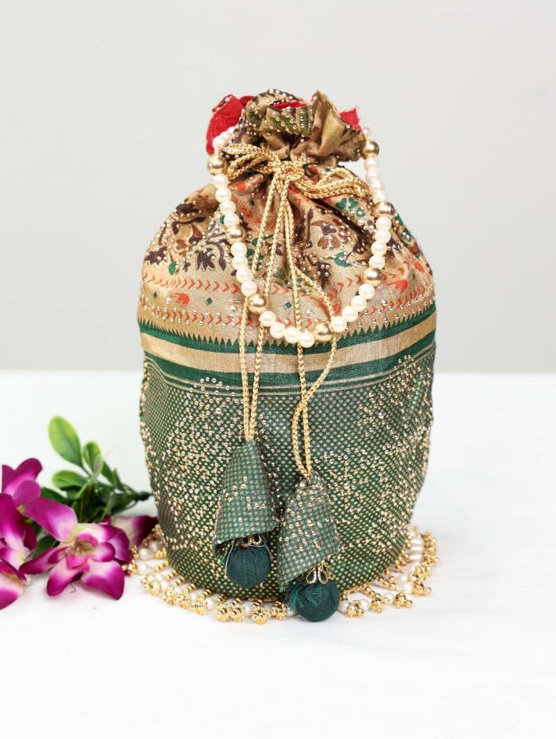 Sac Pochon Potli traditionnel en soie brodée-