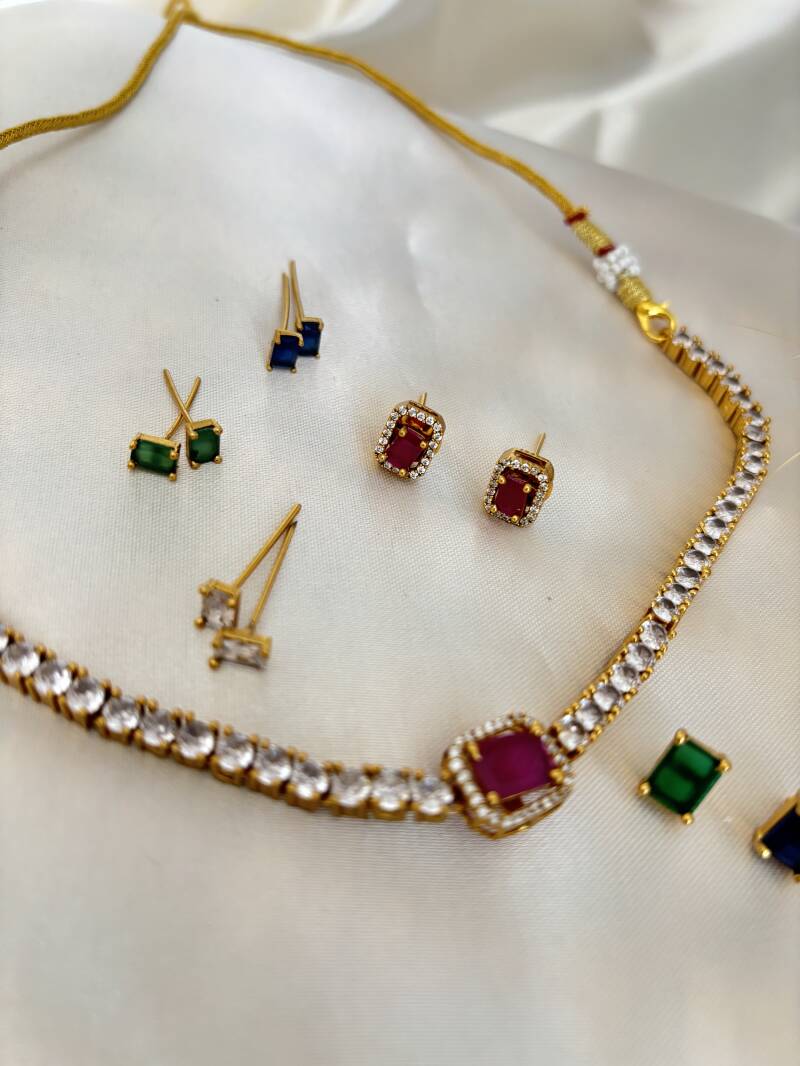 Parure ras de cou interchangeable