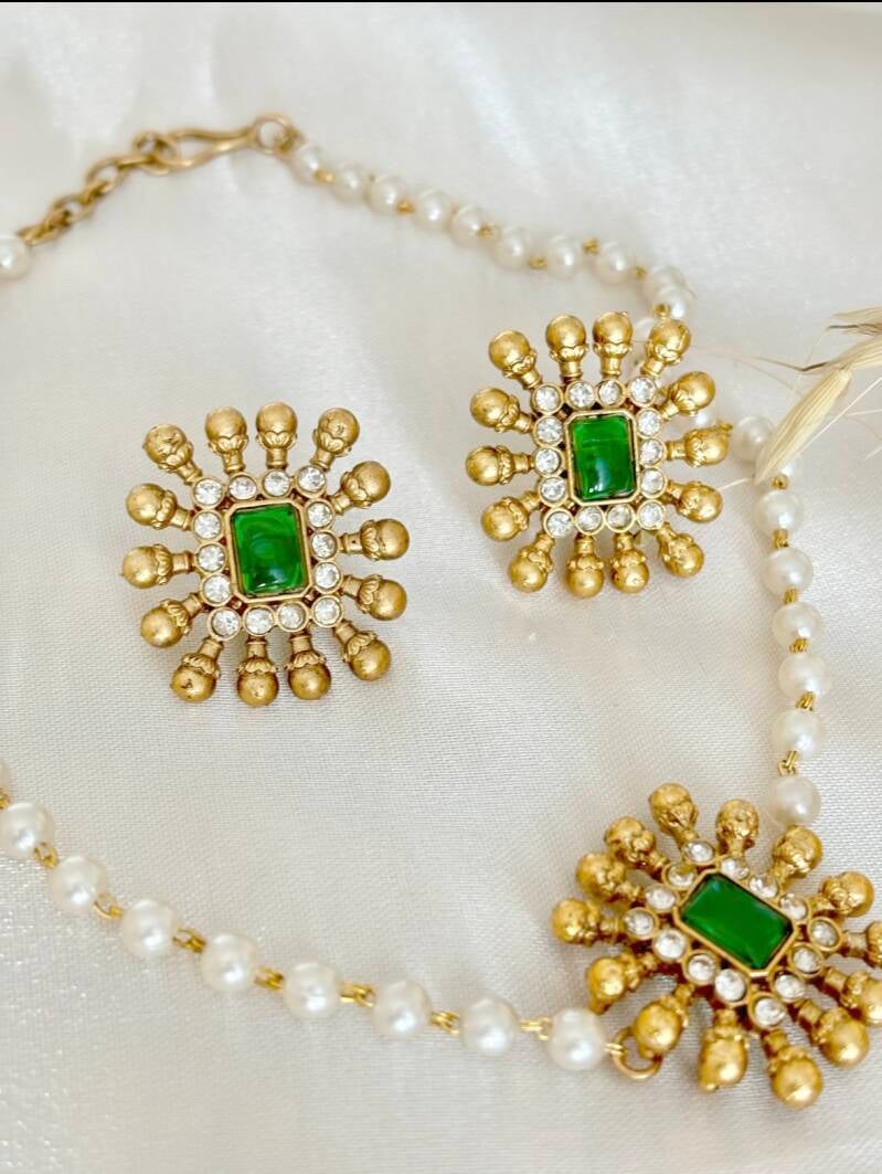 Parure ras de cou "Maharani Flower" Emeraude