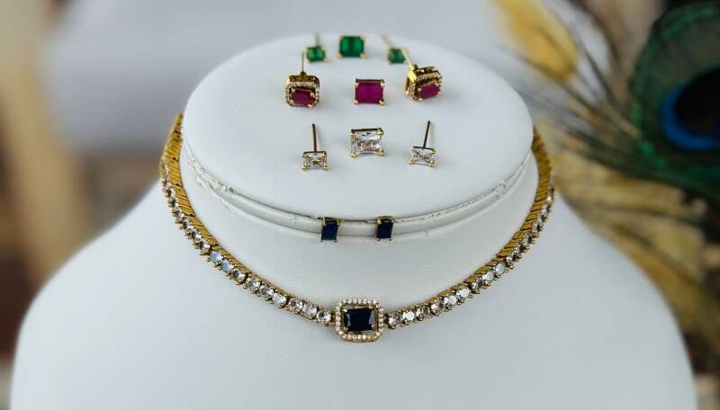 Parure ras de cou interchangeable