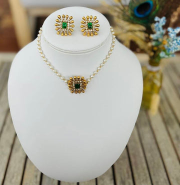 Parure ras de cou "Maharani Flower" Emeraude